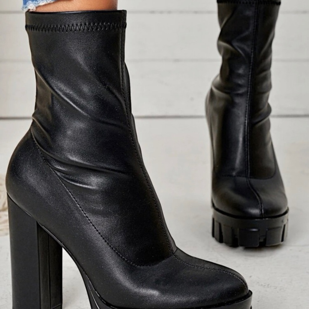 SHEIN Size 11 Women’s Black Platform High Heeled Patent Leather Boots. BRAND NEW